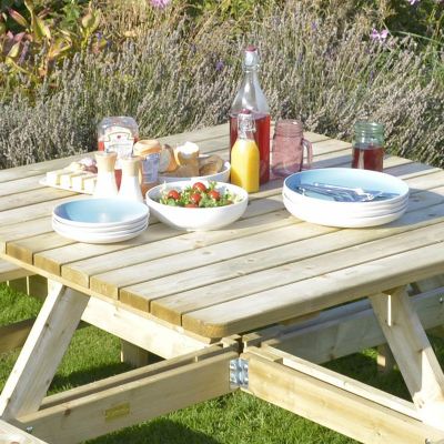 Rowlinson Square Picnic Table